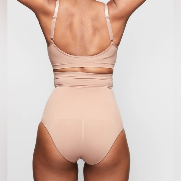 Skims Seamless Sculpt High Waisted Brief Size XL - Picture 3 of 7